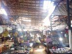 kerusakan-atap-cukup-parah-di-los-ikan-pasar-kemakmuran-kabupaten-kotabaru-kalsel-27022021.jpg