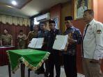ketua-bawaslu-banjar-fajeri-tamdjidillah-keempat-kanan-semringah-memperlihatkan-nphd.jpg