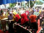 ketua-dekranasda-hss-hj-isnaniah-a-fikry_20171113_170742.jpg