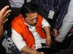 ketua-dpr-yang-juga-tersangka-kasus-korupsi-e-ktp-setya-novanto_20171120_201256.jpg