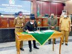 ketua-dprd-kabupaten-tala-muslimin-menandatangi-nota-kesepakatan-perubahan-kua-ppas-2021.jpg