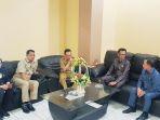 ketua-dprd-kabupaten-tapin-h-yamani-menerima-kunjungan-anggota-dprd-n-tapin-senin-13_1_2020.jpg