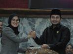ketua-dprd-lebak-dindin-nurohmat-kanan-bersama-bupati-lebak-iti-octavia-jayabaya.jpg