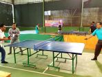 ketua-koni-tala-edy-purwanto-saat-memantau-atlet-tenis-meja-tala_20170109_203647.jpg