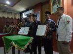 ketua-kpud-banjar-munaimin-kedua-kanan-ceria-memperlihatkan-nphd.jpg