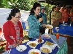 ketua-tim-penggerak-pkk-kabupaten-kapuas_20151020_203947.jpg