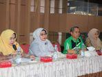 ketua-tp-pkk-banjar-hj-raudathul-wardiyah-kedua-kanan-menghadiri-rakor-kla.jpg