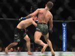 khabib-nurmagomedov-sempat-menjatuhkan-conor-mcgregor.jpg