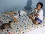 khairunnisa-atau-akrab-disapa-icha-bersama-kucing-kesangannya.jpg