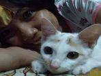 khairunnisa-bersama-kucing-kesayangannya_0.jpg