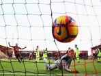 kiper-liverpool-fc-loris-karius-mengalami-kebobolan-dalam-duel-kontra-bournemouth_20161205_105146.jpg
