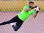kiper-timnas-brasil-alisson-becker_20180720_060755.jpg