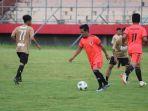 klub-sepak-bola-persepun-saat-bertanding-dengan-club-siwo-pwi-kalteng.jpg