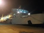 km-kirana-ix-yang-akan-berangkat-ke-surabaya-di-pelabuhan-trisakti-jumat-dinihari_20180608_064313.jpg