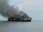 km-santika-nusantara-terbakar-di-perairan-masalembu.jpg
