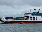 kmp-jembatan-muso-kandas-di-tengah-laut.jpg