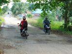 kondisi-aspal-di-jalan-poros-menuu-Desa-Tanjung.jpg