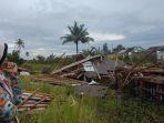 kondisi-bangunan-di-sungai-lulut-yang-baru-diterjang-angin-puting-beliung.jpg