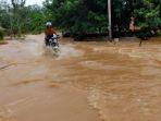 kondisi-desa-aluan-besar-yang-terendam-banjir.jpg