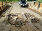 kondisi-jembatan-sarindai-di-desa-satui-tanahbumbu_20180309_221751.jpg