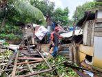 kondisi-rumah-Harto-yang-rusak-berat-akibat-tertimpa-pohon-pada-Selasa-siang-lalu.jpg