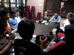 konfrensi-perss-anak-gugat-ayanya-sendiri-di-salah-satu-kafe-di-k0ta-parepare.jpg