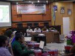 konsultasi-publik-antara-dpd-rei-kalsel-dengan-jajaran-pemkab-banjar-di-dprd-banjar.jpg