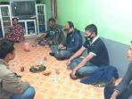koramil-dan-polsek-kuripan-di-rumah-korban-selamat-perahu-tenggelam-desa-jambu-kabupten-batola.jpg