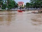 korban-terseret-arus-sungai-martapura-di-desa-antasan-senor-ilir-kabupaten-banjar-03042021.jpg