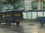korban-tewas-tabrak-water-canon-demo-bbm.jpg