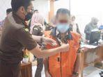 korupsi-di-kalsel-terdakwa-dugaan-kasus-korupsi-30-ipad-di-setwan-kota-banjarbaru-17012022.jpg