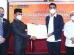 kpu-serahkan-salinan-hasil-penetapan-bupati-dan-wakil-bupati-banjar-terpilih.jpg