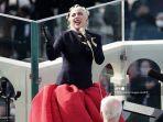 lady-gaga-menyanyikan-lagu-kebangsaan-amerika-serikat.jpg