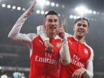 laurent-koscielny-kiri-merayakan-gol_20160103_075318.jpg