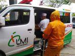 laznas-lmi-kalsel-saat-membawa-pasien-covid-19-menggunakan-mobil-ambulans.jpg