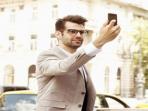 lelaki-pria-selfie.jpg