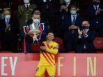 lionel-messi-barcelona-piala-raja-copa-del-rey-athletic-bilbao-raja-felipe-vi-spanyol-luis-rubiales.jpg