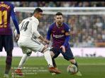 lionel-messi-dan-casemiro-bertarung-dalam-laga-el-clasico-antara-barcelona-vs-real-madrid.jpg