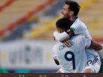 lionel-messi-memeluk-joaquin-correa-sang-pencetak-gol-kemenangan-timnas-argentina.jpg