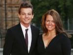 louis-tomlinson-dan-ibunya-johannah-deakin_20161210_085352.jpg
