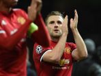 luke-shaw-membalas-aplaus-penonton-di-stadion-old-trafford-seusai-laga-liga-champions_20180421_063235.jpg