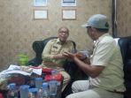 mahardika-pw-rusady-kasi-intel-kejari-tala-kiri-berbincang-dengan.jpg