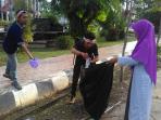 mahasiswa-iain-mengumpulkan-sampah-untuk-peringati-sumpah-pemuda_20161028_181806.jpg