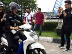 mahasiswa-saat-ikut-tes-drive-yamaha-mio-s-terbaru_20171111_190415.jpg