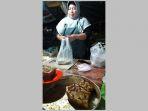 mama-akmal-pedagang-kue-di-pasar-wadai-ramadhan.jpg