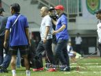 manager-tim-madura-united-haruna-soemitro_20171109_140719.jpg
