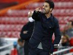 manajer-arsenal-spanyol-mikel-arteta-meneriakkan-instruksi-kepada-para-pemainny.jpg