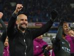 manchester-city-josep-guardiola-kedua-dari-kiri-merayakan-kemenangan-atas-huddersfield_20171204_060445.jpg