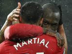 manchester-united-romelu-lukaku-kanan-anthony-martial_20180228_062247.jpg