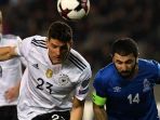 mario-gomez-putih-and-rashad-f-sadygov-biru-jerman-bertandang-ke-markas-azerbaijan_20170327_055503.jpg